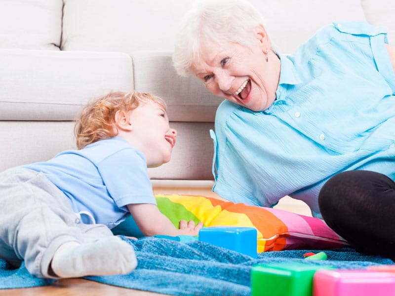 7 порад як попросити бабусю посидіти з онуками, щоб вона не відмовила